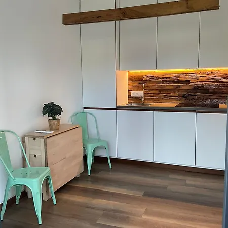 Casitas De Madera O Loureiro Noia
