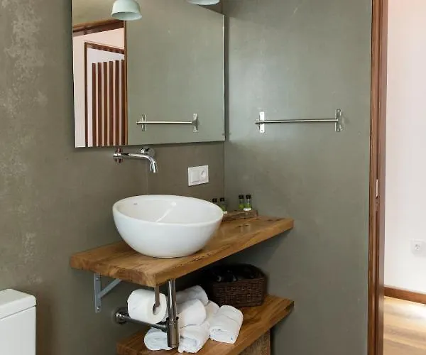 Casitas De Madera O Loureiro Noia